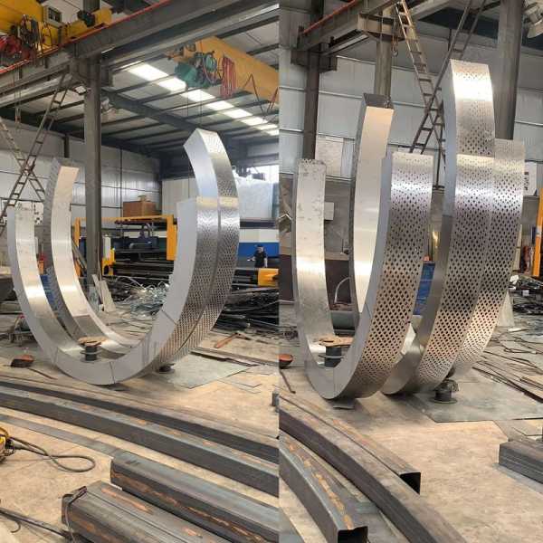 不銹鋼雕塑是因為哪些優點被應用的呢？