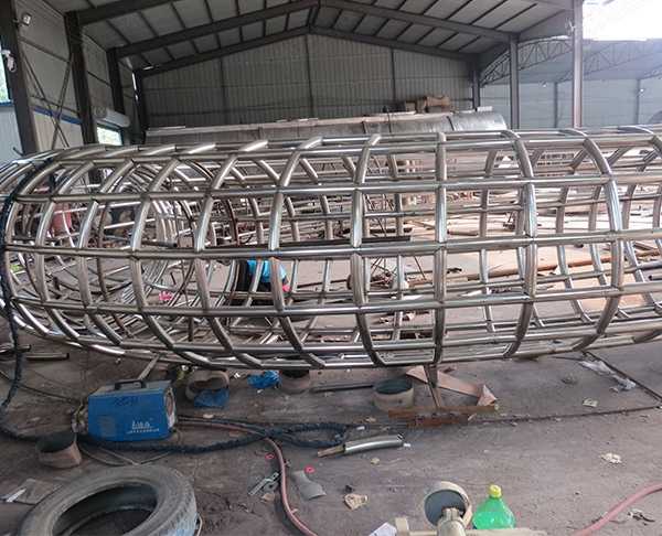 我們和不銹鋼雕塑廠家怎樣進行雕塑的溝通制作呢？